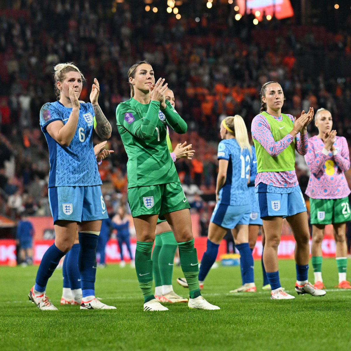 FT: Netherlands 2-1 England

Defeat in Utrecht. England punished by silly mistakes at the back. On towards Belgium.

#Lionesses | #NEDENG | #UWNL