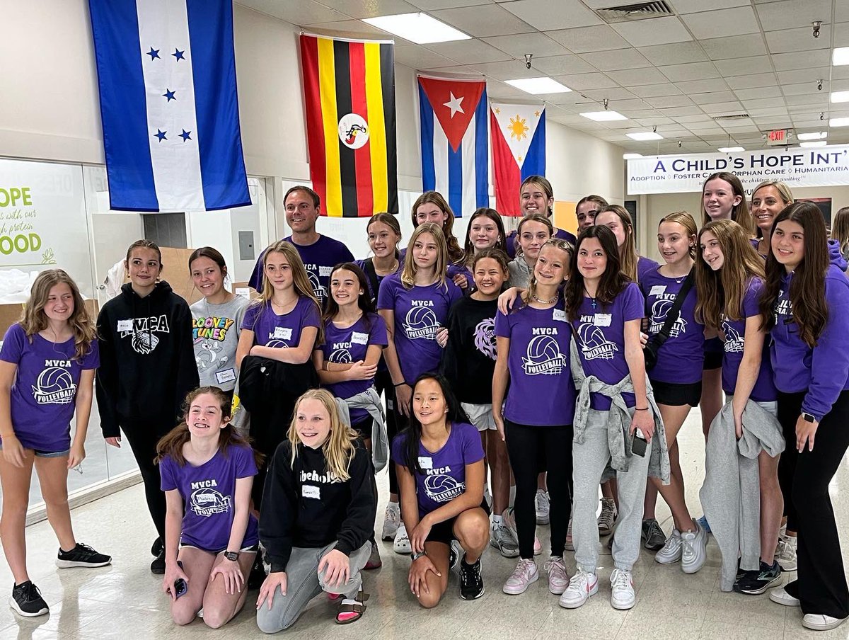 mvcaoh's tweet photo. 🏐MS Volleyball Teams served @ A Child’s Hope International in their Hands Against Hunger program. Our teams helped prepare 85,500 food packages and each person helped prepare food packages that will feed a child for a year!
#theGOODlife
#lifewithJesus
#LionsServe https://t.co/7sz3y6UDlb