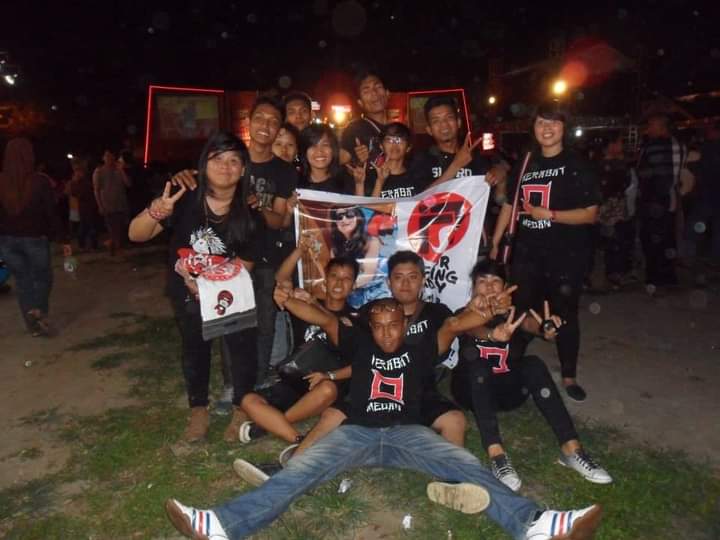 " Happy Birthday #19thn <a href="/kotakband_/">Official KOTAK</a> <a href="/tantrikotak/">Tantrisyalindri</a> #Chuakotak <a href="/cellanadalam/">Cella</a> I love you Guy's 😊😊