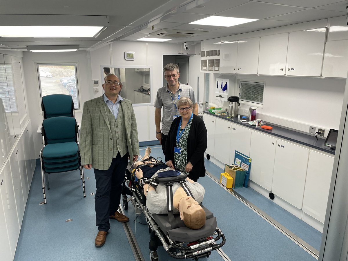 A great afternoon spent in the mobile skills unit which is up in Shetland updating my clinical skills around managing medical emergencies.The patient aka SimMan survived 😅Thanks to Carol and Andrew for facilitating the session 👍 @NHS_Shetland @NesDental