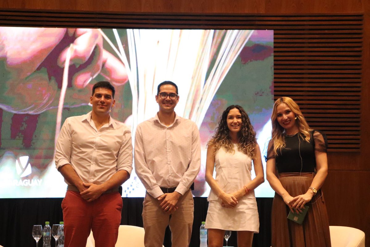 Senatur_Py's tweet photo. 📌🇵🇾🗣️🌱4️⃣El Seminario “Turismo e Inversiones Verdes”, organizado por la SENATUR en el marco del Día Mundial del Turismo, tuvo como cierre, el panel que abordó la necesidad de “Invertir en prosperidad, fomentar la innovación y el emprendimiento”.

#GobiernoDelParaguay https://t.co/HmUcwVBd8y