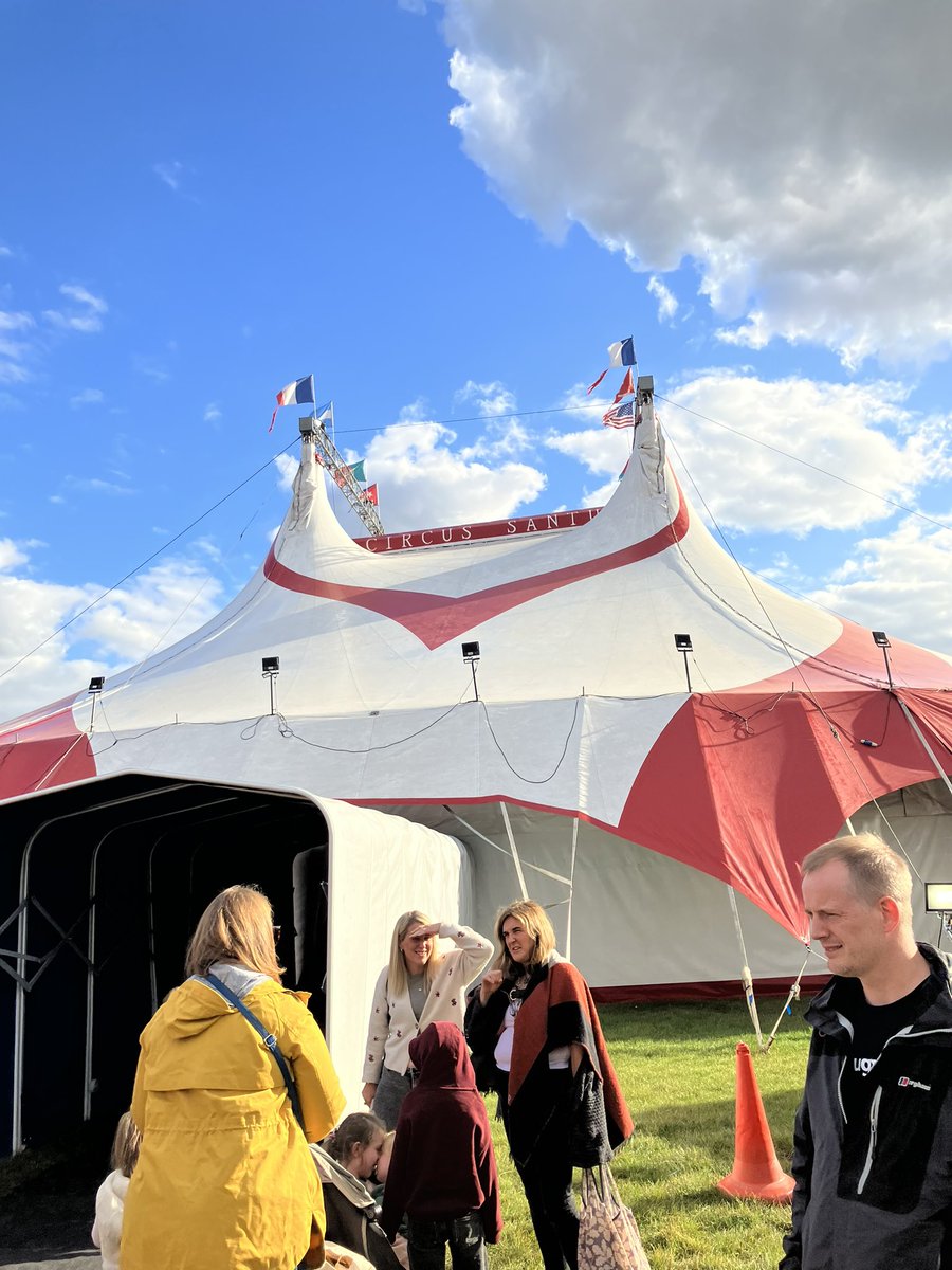 SantusCircusFanpage tweet media