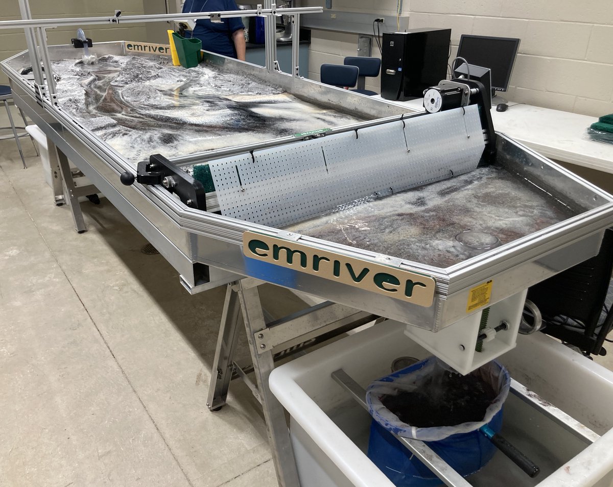 World premiere of our Emflume1.5 at 13th Symposium on River, Coastal, and Estuarine  Morphodynamics RCEM 2023 at U of I! Rafael Tinoco got an Em4 last summer for the Gary Parker Morphodynamics Lab there, and has been putting it to great use with his students. 🌊