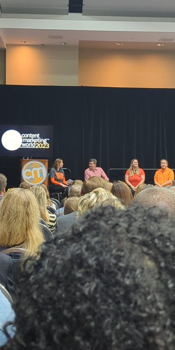 Amy just gave some great solo first-timer advice so...who else is a solo first-timer at #CMWorld. Wanna be friends? Lol