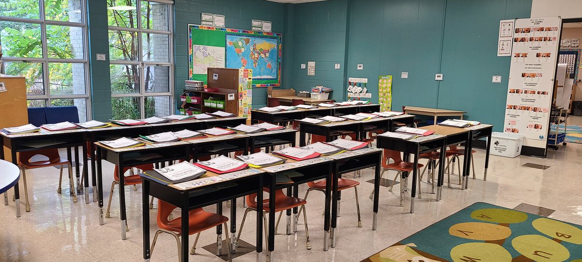 MmeKocher's tweet photo. Ready for @SEBStars1 Meet the Teacher night.@bauer_stars https://t.co/edLnfb19Fy
