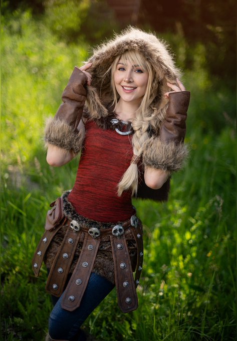 Who else is excited for the HTTYD land coming to the new universal park?! 🥹  Astrid cosplay by me! 📷