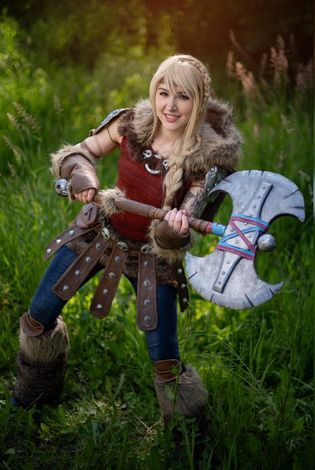 Who else is excited for the HTTYD land coming to the new universal park?! 🥹  Astrid cosplay by me! 📷