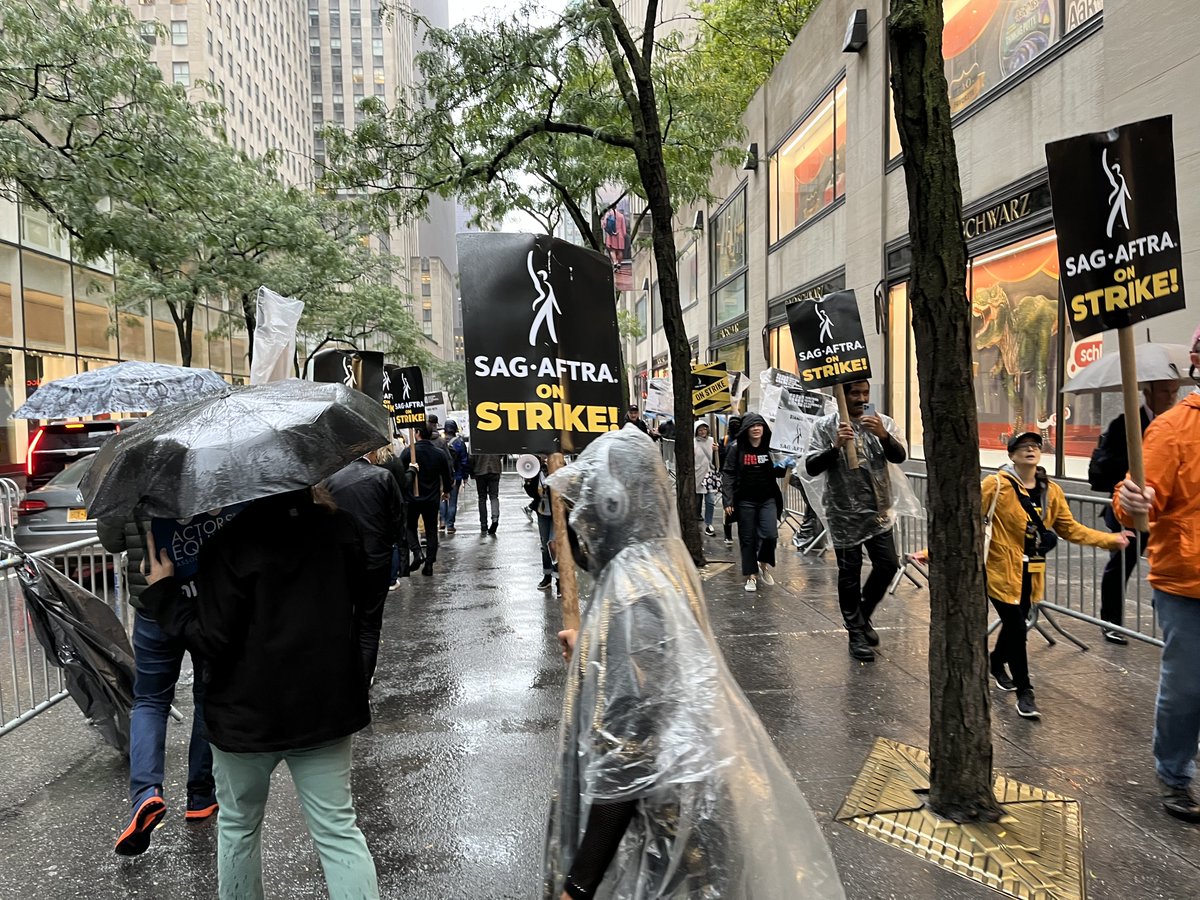 On the scene of the #SAGAFTRAStrike picket line in NYC today 

📸 Deadline/Sean Piccoli