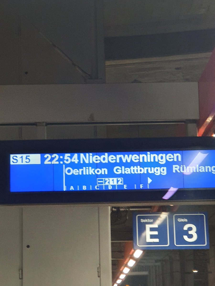 FabioGmnder's tweet photo. Hey @zvv_contact Kurzzug 30 Minute nachem Derby??? https://t.co/I9yRdTy1KV