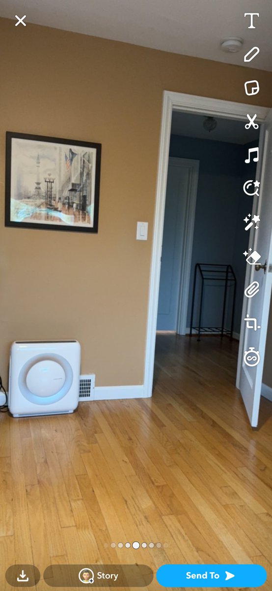 jaypa's tweet photo. @lewisxx12211 @mweinbach @snapchatsupport Yup.  Snapchat ui is Overflowing the screen.  Sometimes the upper left back/x button is non functional. https://t.co/rTPeppV52N