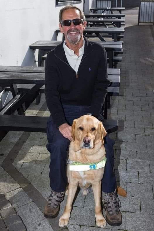 A man was flying from Seattle to San Francisco. The plane had a layover in Sacramento. The flight attendant explained that there would be a delay, and if the passengers wanted to get off the aircraft, the plane would re-board in one hour.
Everybody got off the plane except one