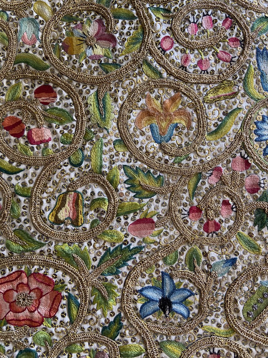 Witney_Antiques's tweet image. The LAPADA Fair begins tomorrow and on offer will be this exceptional circa 1600 folio, the finest example of Elizabethan embroidery to come to the market in decades. It is in superlative original condition, its silk threads incredibly vibrant and its gold spangles glistening