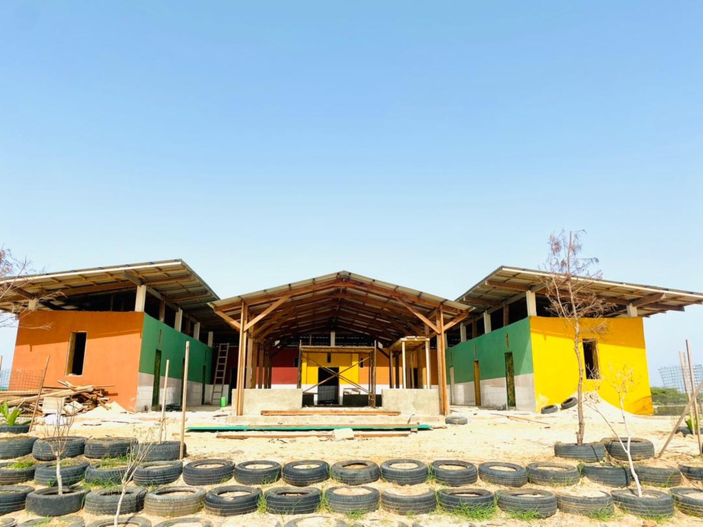 Diamamdu's tweet image. "Sometimes, the greatest adventures begin with a single step outside your comfort zone. Take that step today! They are girls, they are from Gandiol. 👣🌄 #AdventureAwaits #StepOutside #hahatay #senegal"