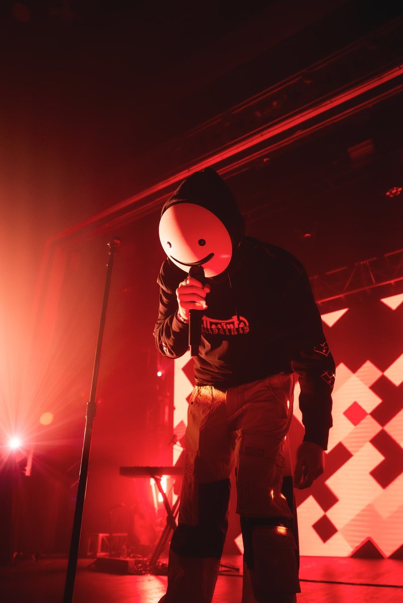 Dream's tweet image. first tour going great