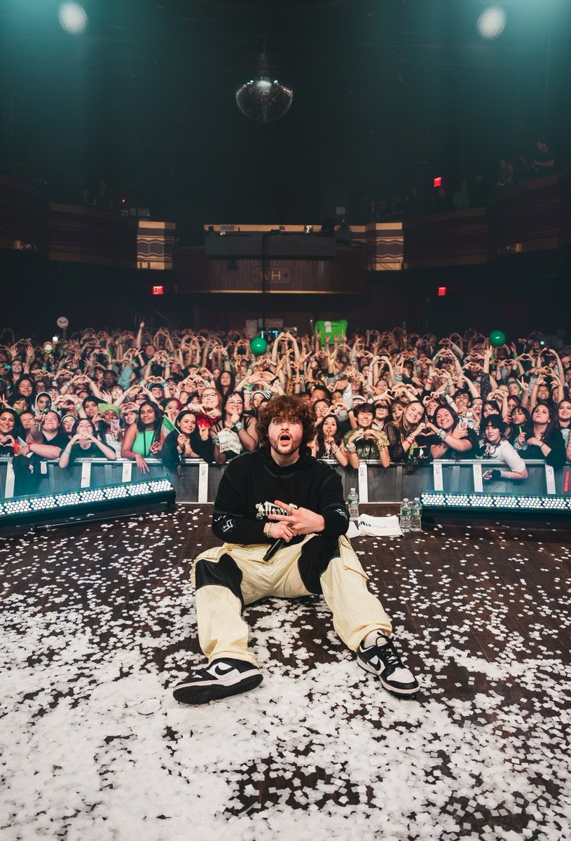 Dream's tweet image. first tour going great