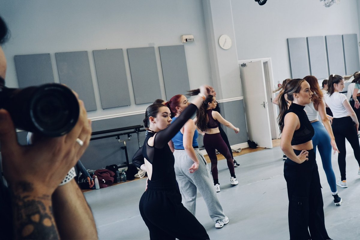 We are looking to form relationships with college tutors, dance teachers, workshops and performance intensives who might be looking for videography services! Especially  North West based. If that’s you, get in touch! 
PLZ RT/share/tag! 
#Videography #SMYR😎🎥