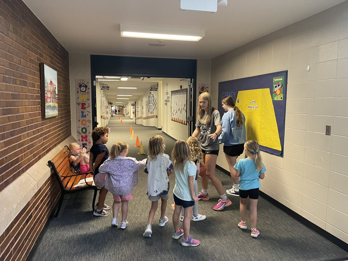 Thanks to Coach Carpenter &amp; all of the other coaches &amp; players for hosting K-5 Basketball Camp! The kids had fun &amp; even learned a little about basketball! 🏀 @MillCreekSupt <a href="/StaceyMonnett/">Stacey Monnett</a>  #ssBO #EA3