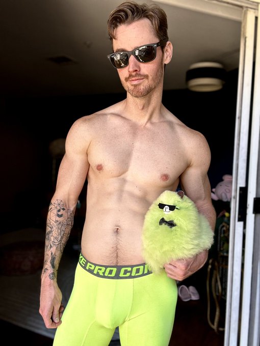 Don&rsquo;t talk to me or my son ever again. 😎💚 https://t.co/9BKKOrI0Pf