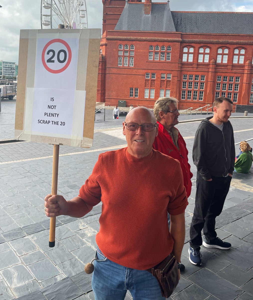 SheriieVerse's tweet image. Had a great chat with a protester while waiting to enter the @SeneddWales for the FMQs with @BroadcastCJS. We discussed the recent change from 30 to 20mph on Welsh roads. 

#cardifftrained #RoadSafety #20mph