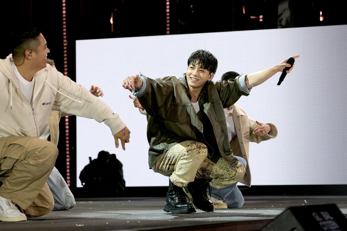 GlblCtzn's tweet photo. We'll be thinking of #JungKookOnGlobalCitizen 'Seven' days a week, that's for sure. https://t.co/nZyaBAI5pM
