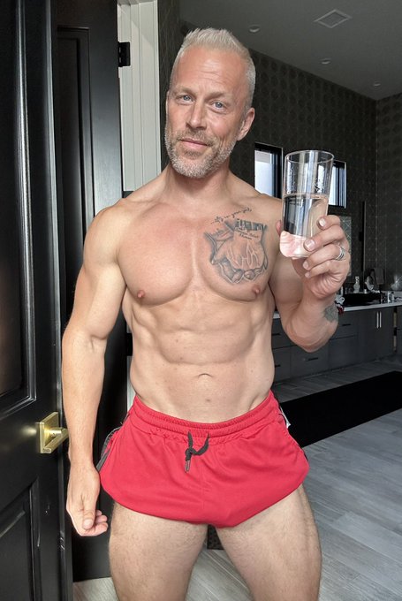 Watch Scott Blokker's leaked NSFW photo on TwXstars