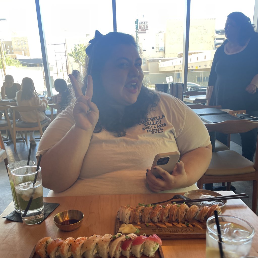 kascastillo_'s tweet photo. My fav person to celebrate 🥰🎉🩷 I’m truly SO grateful for your friendship. @nicole_alyssa01 #sushiislife https://t.co/NxIsilIVc1