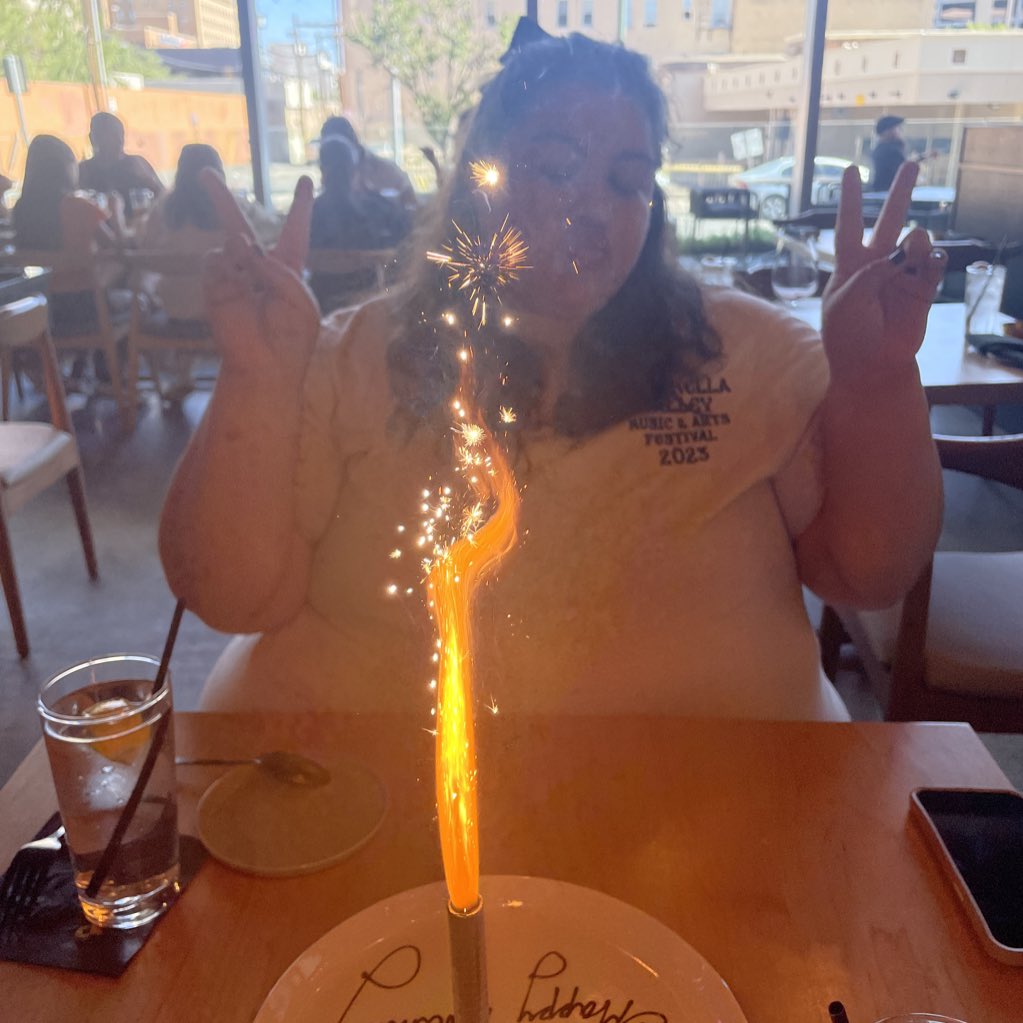 kascastillo_'s tweet photo. My fav person to celebrate 🥰🎉🩷 I’m truly SO grateful for your friendship. @nicole_alyssa01 #sushiislife https://t.co/NxIsilIVc1