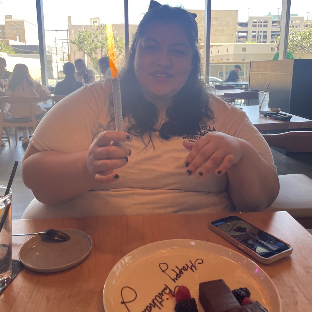 kascastillo_'s tweet photo. My fav person to celebrate 🥰🎉🩷 I’m truly SO grateful for your friendship. @nicole_alyssa01 #sushiislife https://t.co/NxIsilIVc1