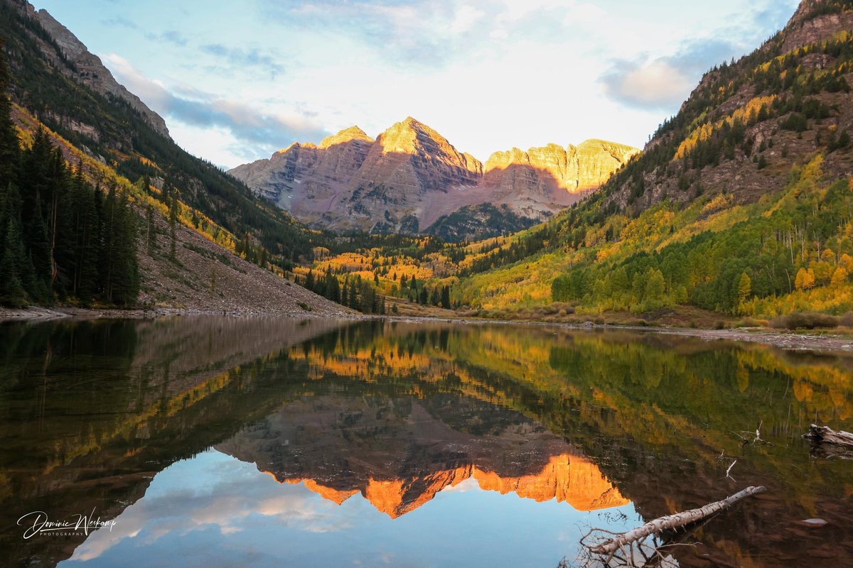Awwwwwtumn is here! Channel the Flannel! Took this shot Sept 30th 2022. Sunrise on Maroon Bells is Magical! — at Maroon Lake, Maroon Bells.