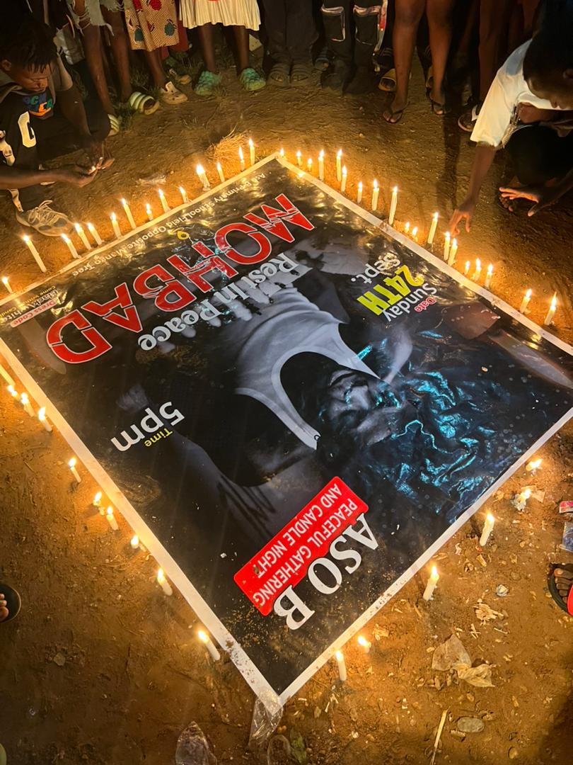 PromiseYid75789's tweet photo. Maraba Aso b. Last respect to Mohbad 💔 RIP LEGEND.
#Asob #karu #justice4mohbad #mohbad #imole #AUTOPSY #NairaMarley #samlarry #ripmohbad #chicago #Tinubu @General_Oluchi @AishaYesufu @OGBdeyforyou @redcap_blondie @Naija_PR @Shehusky https://t.co/ayEGo3Rl9b
