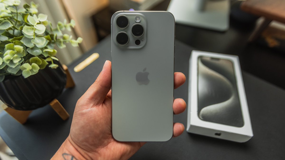 New video on the iPhone 15 pro max is up on my channel! 

youtu.be/7iqP5AEw3s8?si…