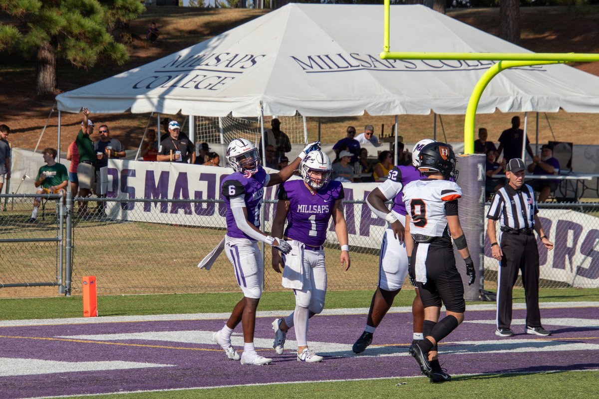 RECAP | Millsaps Football Drops Offensive Shootout to Hendrix, 53-42

Gray Jennings throws for 418 yards, scores six times; Temias Mason tallies 192 receiving yards in defeat.

📰 shorturl.at/fpQV5