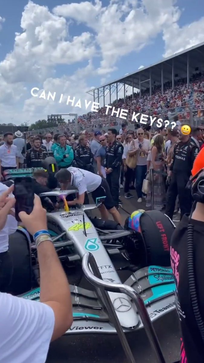 purplewdc44's tweet photo. so taylor swift's new guy is team lh😁 https://t.co/lIrtjoV8Sd