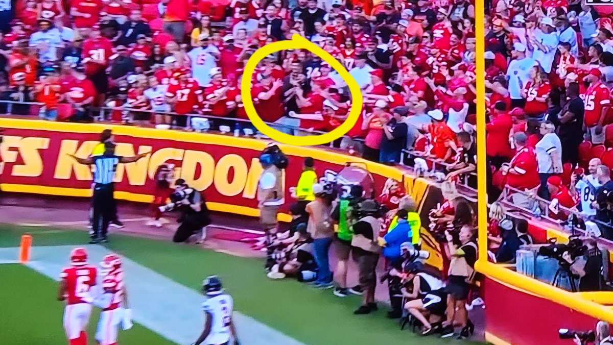 SamMonsonNFL's tweet photo. Most accurate pass Justin Fields has thrown all season was somehow picking out the one Bears fan in Arrowhead with a throw away into the stands https://t.co/9YFlkIM3sD
