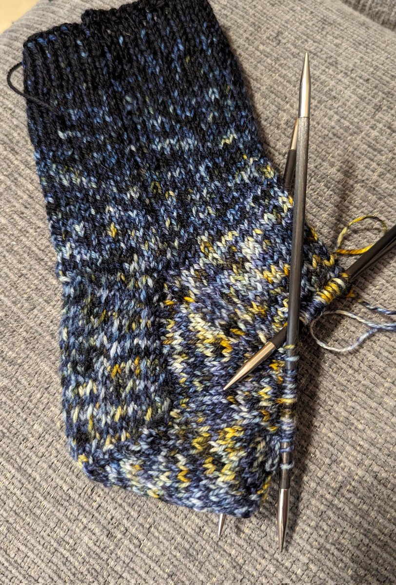 DoveCallKnits's tweet photo. I am loving this @malabrigoyarn. It is knitting up so pretty! 

#knitting #sockknitting #fall https://t.co/7Q4EVJv50W