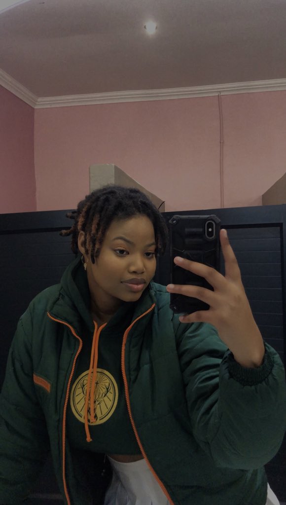 ToyisAndy's tweet photo. Jägermeister girl.🖤💚 https://t.co/5WpruXV5Wb