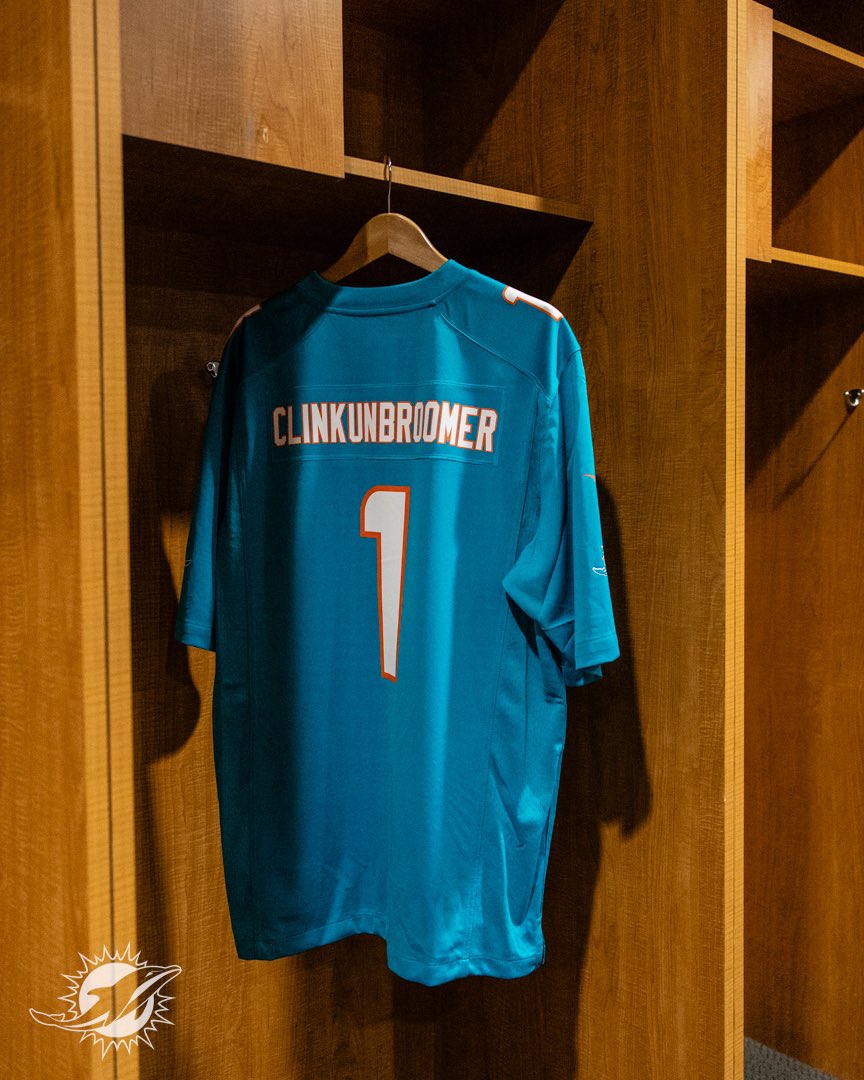 Before today's game, we paused to remember and honor Deputy Ryan Clinkunbroomer, a life-long Dolphins fan and member of the Los Angeles County Sheriffs Dept, who was tragically killed in the line of duty earlier this month. Our thoughts and prayers are with his family, friends…
