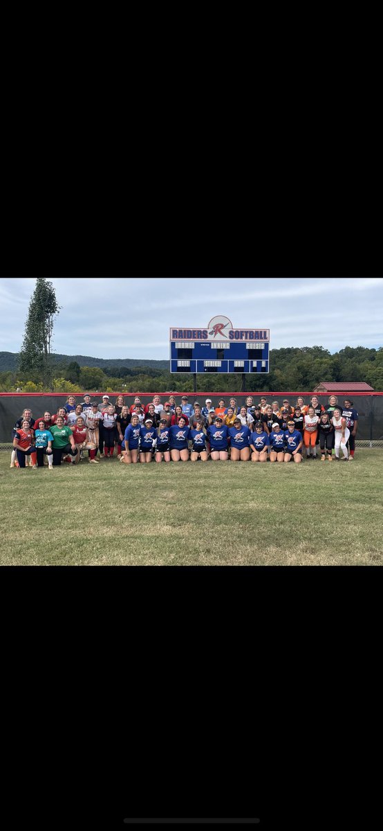 Aleyia_S's tweet photo. Great day @RoaneStSoftball !! Can’t wait to be back!! @marty_mac17 @ashleyrogers_14 https://t.co/Kmd38SbYM2