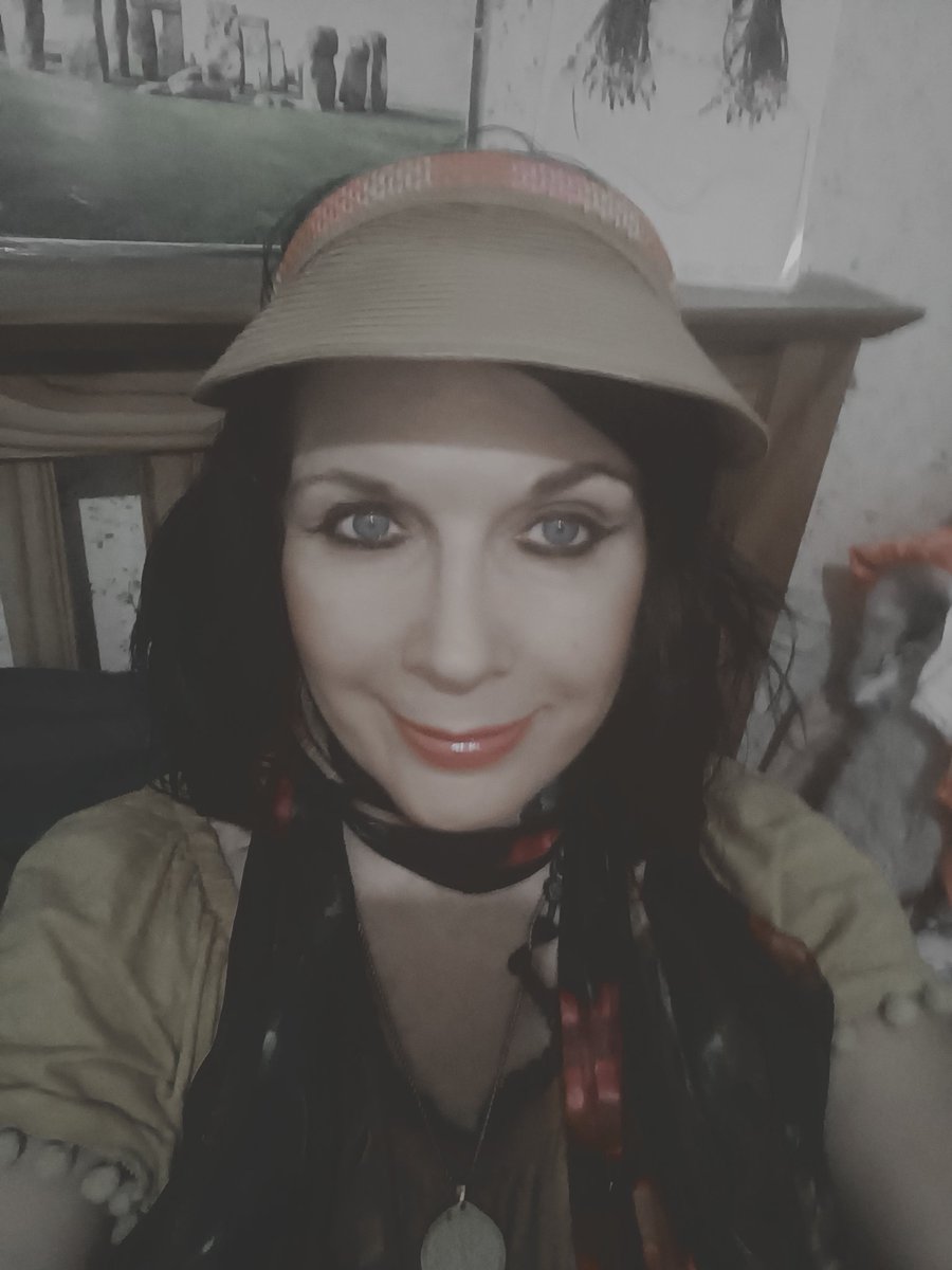lorraine_warde's tweet photo. #greyfilter #selfie in #bed 🪭🪭🪭 I was a #vivianleigh #scarletohara with #suescottlookalikes in #london & me & a #clarkgable #rhettbutler lookalike were handed a #script & we had to learn in a few minutes before bring #filmed for the #londonweekendtvshow ! #tomorrowsanotherday https://t.co/OggT7nkHQE