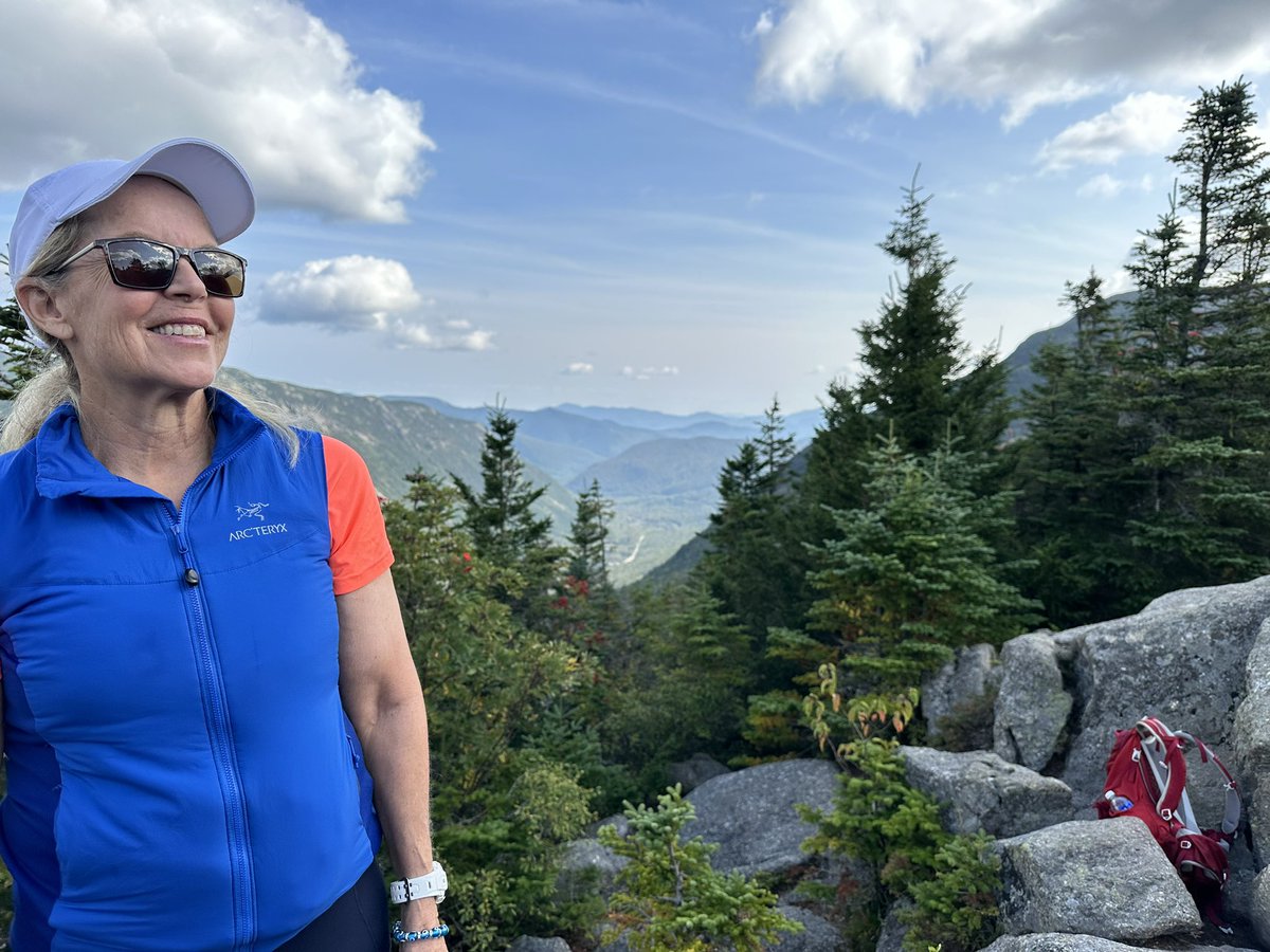 JanetStevensNH's tweet photo. Number of 4,000 foot peaks climbed - 4! 44 remain! The Granite State is gorgeous - get out and enjoy our mountains, streams, campgrounds @NHDNCR @WhiteMountainNF #MtTom, #MtField, #MtWaumbek, #MtMoosilauke https://t.co/kEQj0aad39