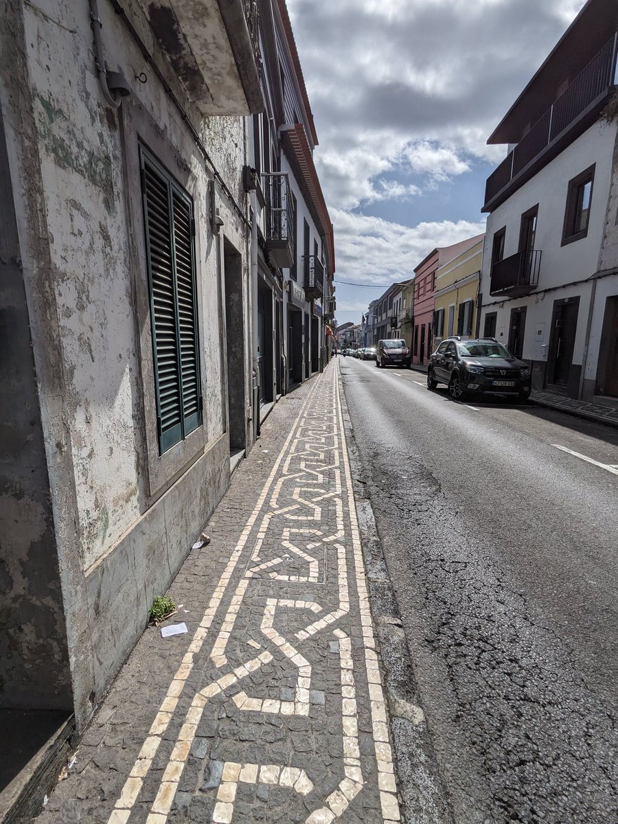 Euthumia's tweet photo. Szóval ma is bementünk a tömegekbe itt...

#açore #helloportugal #utaznijó https://t.co/196x1iWV3c