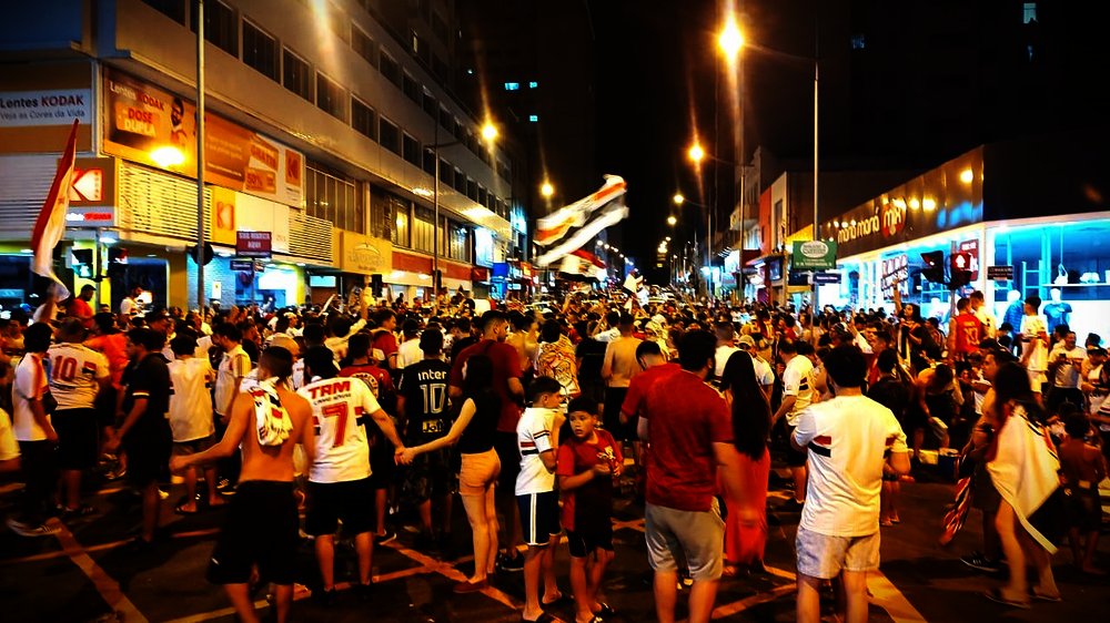 aredeinfo's tweet photo. #ESPORTE 🥳 Torcedores do São Paulo fazem festa em avenida de Ponta Grossa.
Mais detalhes na #noticia do 👉 Portal #aRede: https://t.co/EOBzQ2RavO https://t.co/LCyOOEKsFz