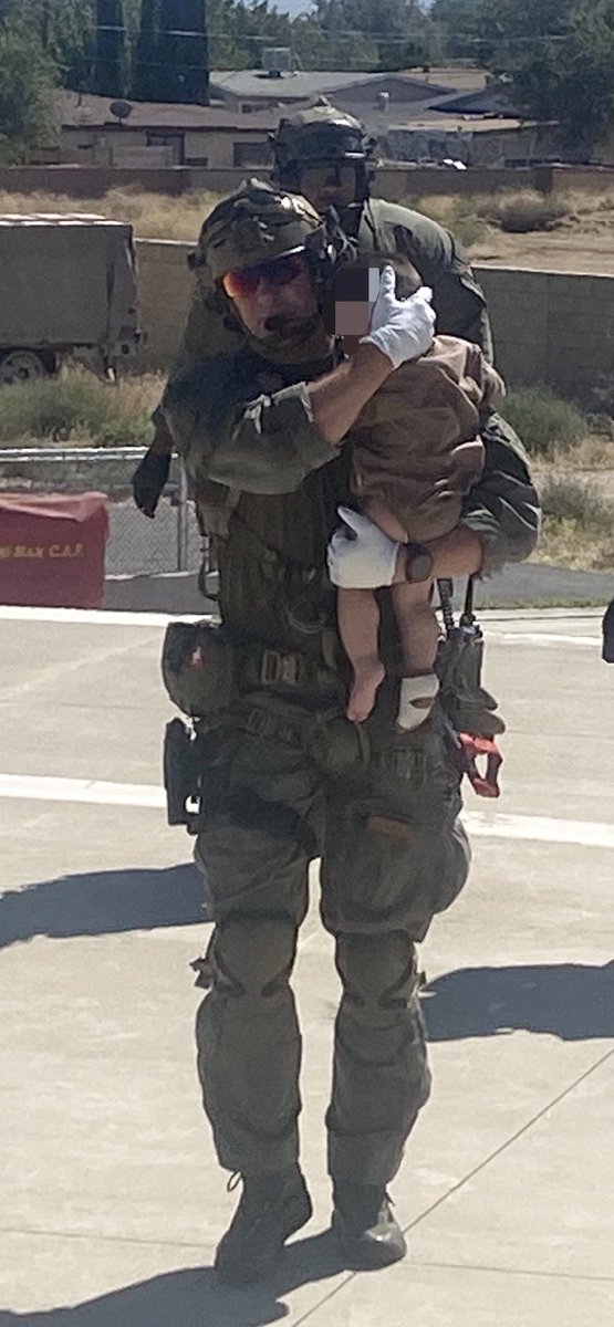 SEBLASD's tweet image. Palmdale, 14 month old with medical emergency. Los Angeles Sheriff’s Department Air Rescue 5 assisting @LACOFD. child airlifted to Children’s Hospital, Los Angeles while being cared for by #LASD SEB Tactical Medics. Saving lives priority 1.