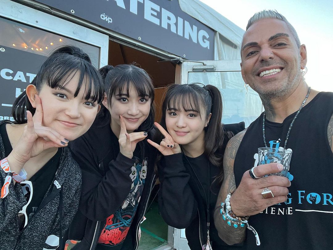 #BABYMETAL with #JoseMangin at #LouderThanLife Festival 😍🦊🤘

#SUMETAL
#MOAMETAL
#MOMOMETAL