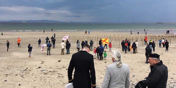 stopleyendaneg1's tweet photo. Sabías qué..? Cada año, en estas fechas, Irlanda conmemora a la Gran Armada Española, que luchó por liberar a los irlandeses del yugo inglés. En Grange, la comunidad se viste con la bandera de España para honrar la memoria de los marineros españoles caídos. https://t.co/mSlgMX2n32