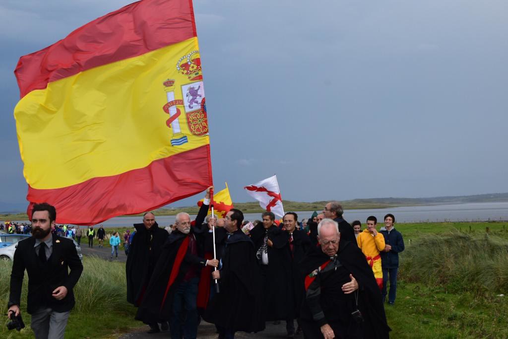 stopleyendaneg1's tweet photo. Sabías qué..? Cada año, en estas fechas, Irlanda conmemora a la Gran Armada Española, que luchó por liberar a los irlandeses del yugo inglés. En Grange, la comunidad se viste con la bandera de España para honrar la memoria de los marineros españoles caídos. https://t.co/mSlgMX2n32