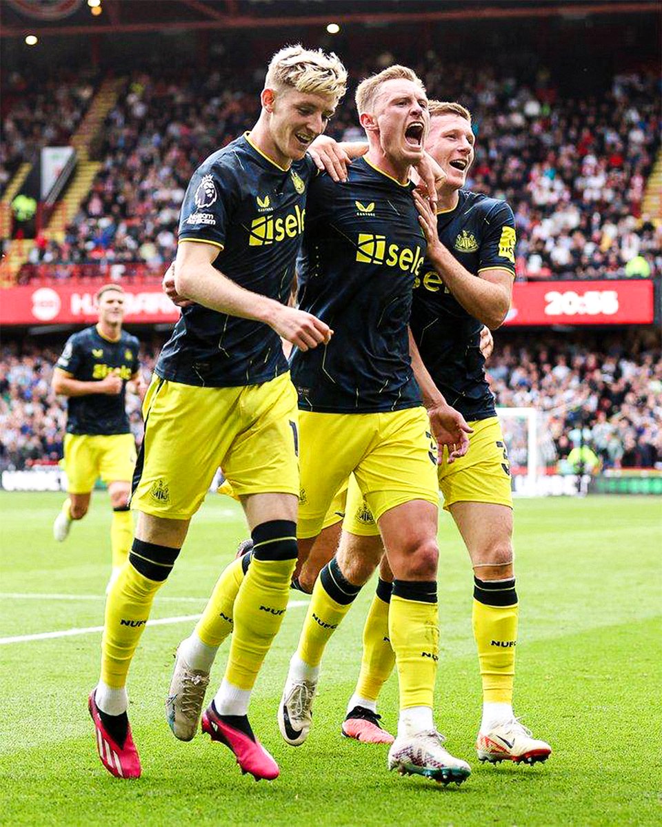 Perfect day at the office 🖤🤍