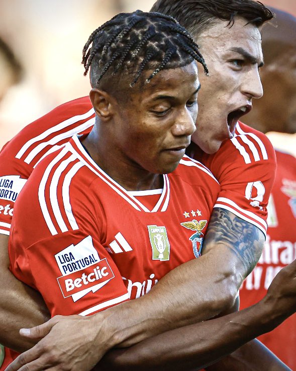 1amorbenfica's tweet photo. Volta a ser titular com 1 golo e 1 assistência, eleito o melhor em campo, NERES TEM DE SER TITULAR ! ❤️🦅 https://t.co/YcDrNXFctK