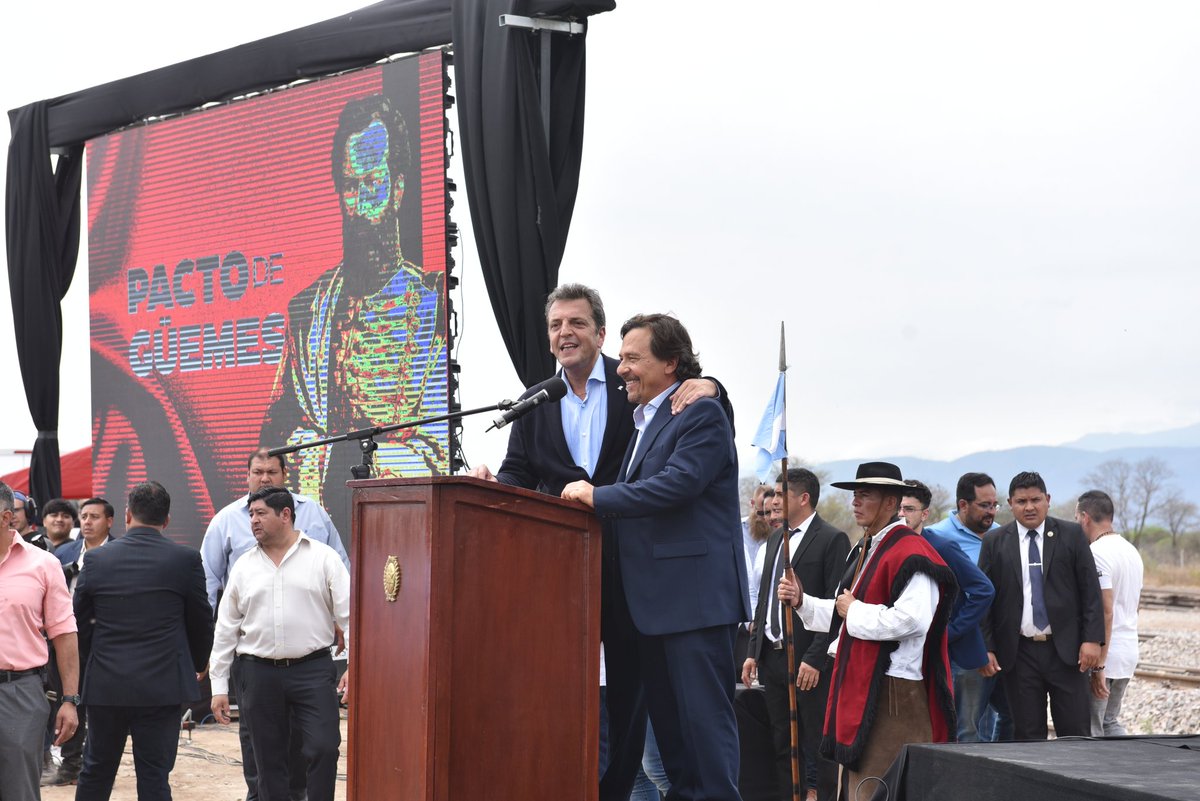 MartinMarinucci's tweet photo. Hoy es otro día importante para la Argentina 🇦🇷 

Acompañé en #Salta, el acto donde el ministro de Economía y nuestro candidato a presidente @SergioMassa, firmó una serie de acuerdos en el Polo Logístico Industrial de General Güemes.

#TenemosConQuien https://t.co/yD3ymn8j06