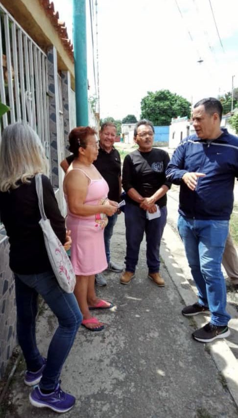 ADOrgCarabobo's tweet photo. En el sector Primero de Mayo, en el mp. Guacara, reforzamos nuestra presencia con el esfuerzo de  nuestro concejal Engelbert Rivero y nuestro equipo municipal, encabezado por Rómulo Montoya y Luis Perdomo; tenemos un mensaje que divulgamos con fuerza: ¡VAMOS CON CARLOS PROSPERI! https://t.co/To4c4r4R6o